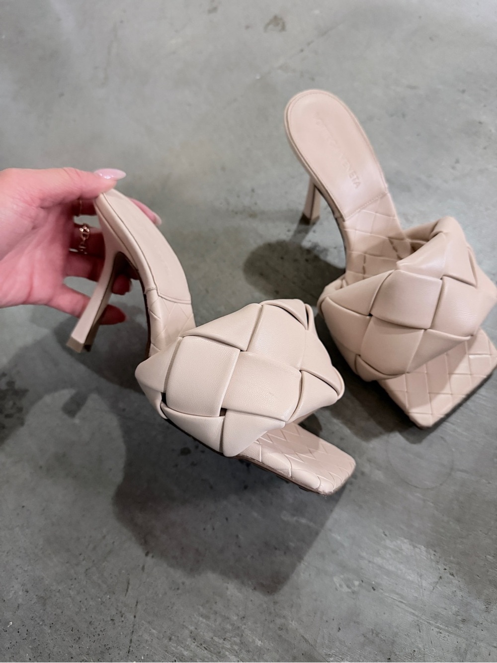 Bottega Veneta Padded Intrecciato Square-Toe Mules in Light Beige (Authentic)